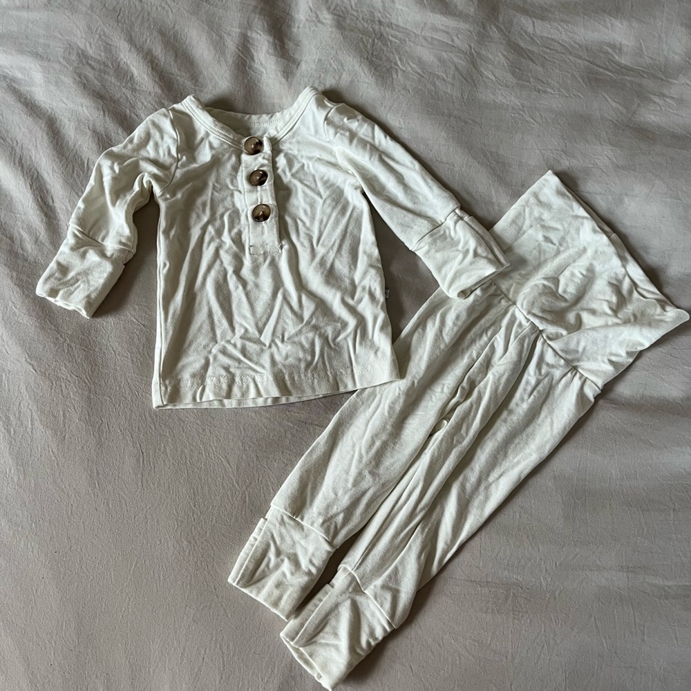 Caden Lane Bamboo Jammie’s lounge set 0-3 months white